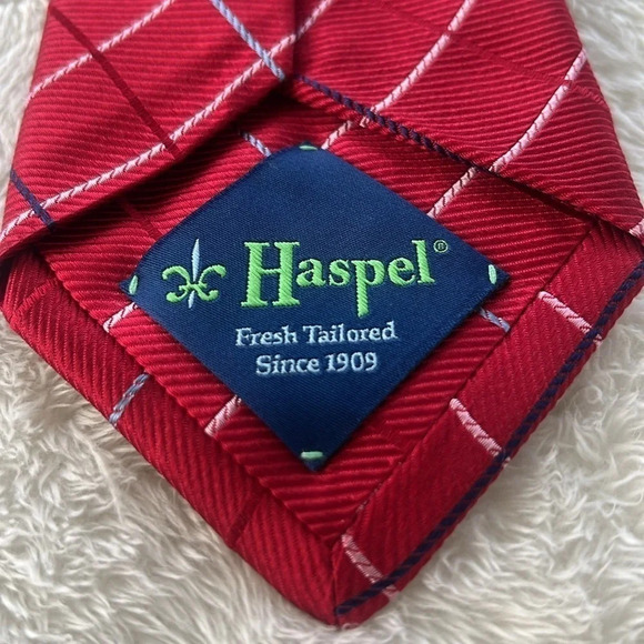 Haspel Fresh Tailored 100% Silk July 4th Tie Red White and Blue Diagonal Pattern - Picture 4 of 13